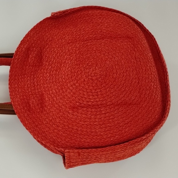 Woven red circular shoulder bag purse magnetic closure unbranded - Picture 2 of 9